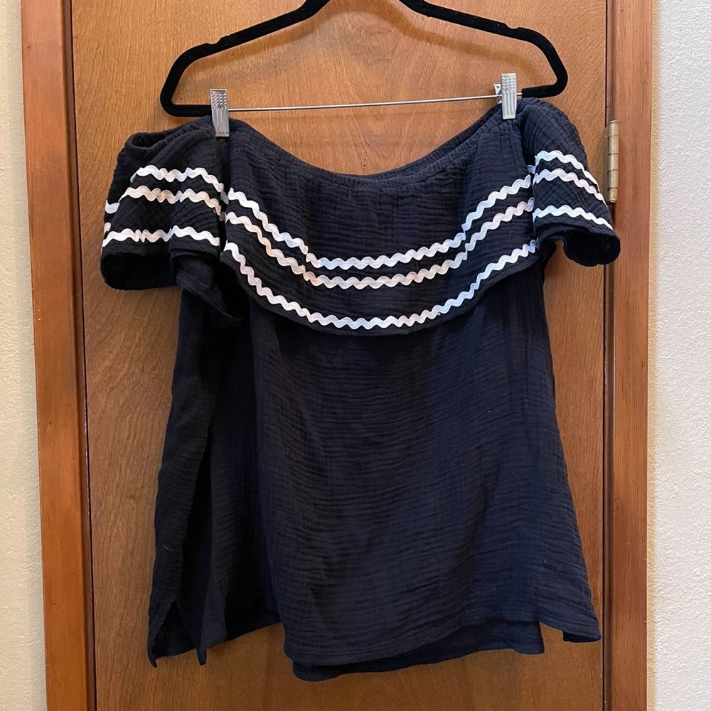 Black white off the shoulder plus size 3x top